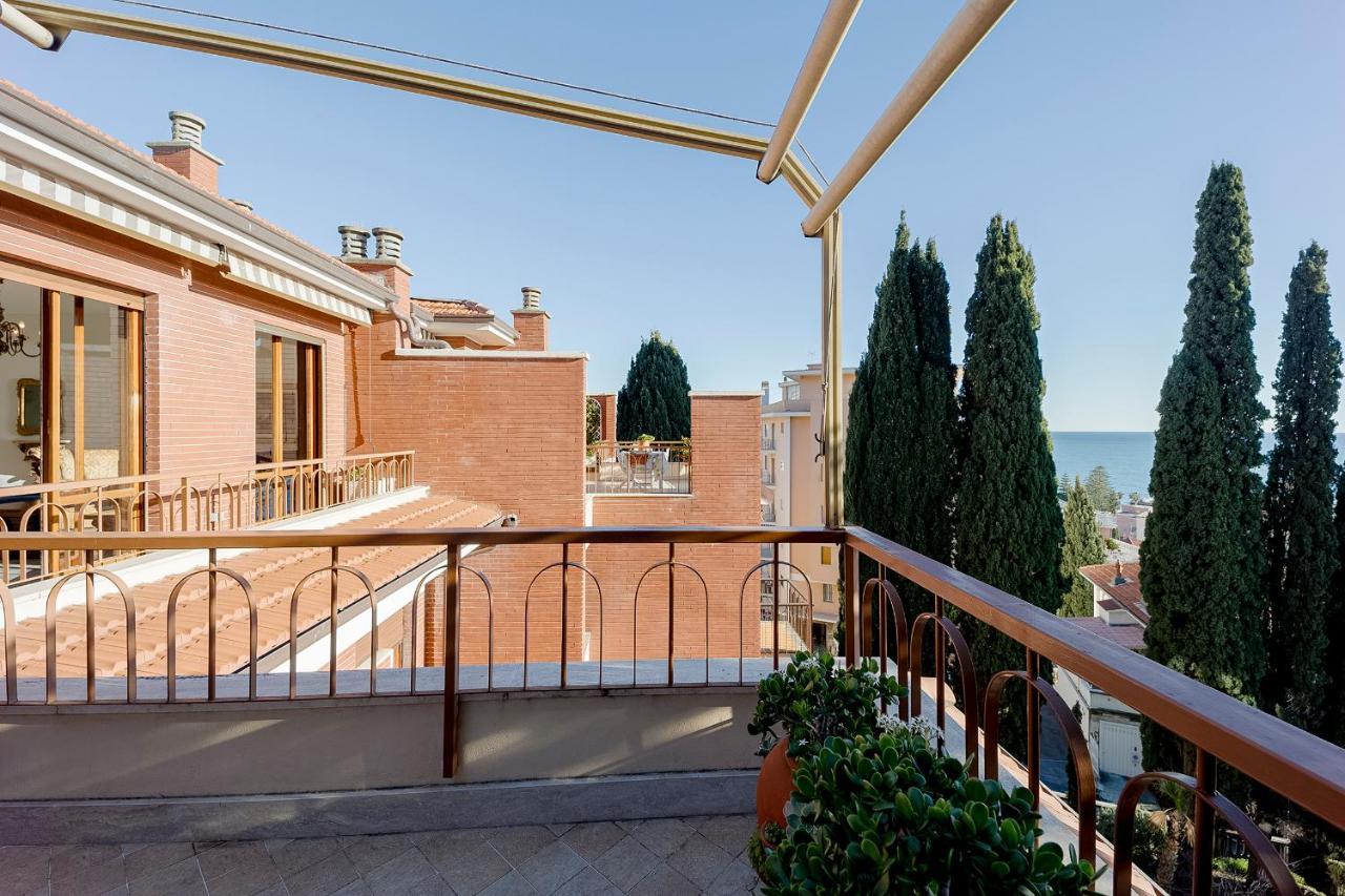 Portosole Attic - With Terrace And Private Parking Lägenhet Sanremo Exteriör bild